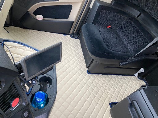 СТЕГАНЫЕ КОВРИКИ MERCEDES ACTROS MP4/5 САЛОНКА