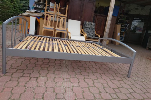 Стальная двуспальная кровать 140 х 200 дизайн.