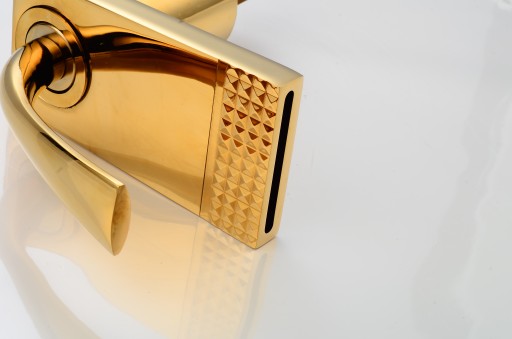 SAVON PREMIUM смеситель для умывальника WATERFALL GOLD