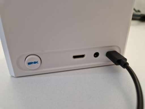 Оригинальная консоль Neo Geo Mini Hd International + оригинальный RETRO HDMI PAD