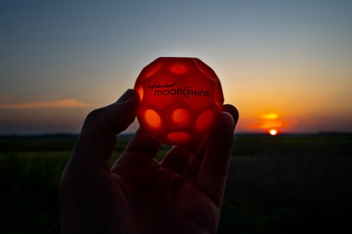 Piłeczka Gumowa Waboba Moonshine kolor pomarańczowy/ świeci