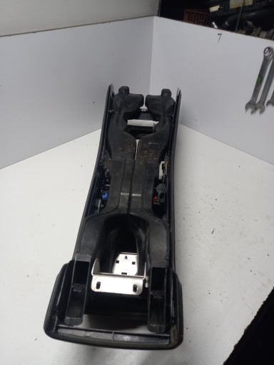 PODŁOKIETNIK TUNEL ŚRODKOWY AUDI A8D3 4E0858467
