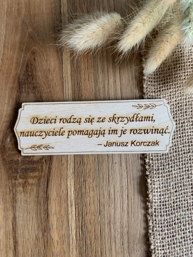 Drewniana tabliczka na Dzień Nauczyciela cytat tekst dekor scrapki szkoła