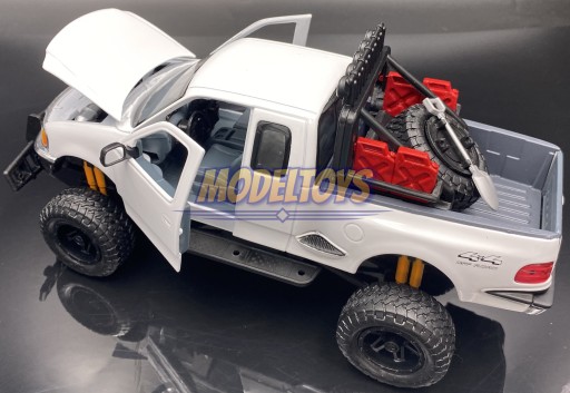 Ford F-150 LXT серии OFF ROAD в масштабе 1:24, Motormax 79132