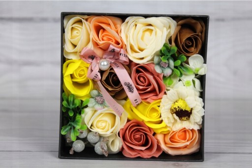 Kwiaty mydlane róże w pudełku prezent flower box