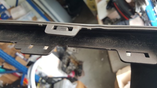 Накладка переднего бампера AUDI A3 8Y0807110 снятие