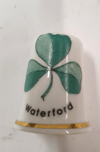 porcelanowy naparstek kolekcjonerski Waterford koniczyna