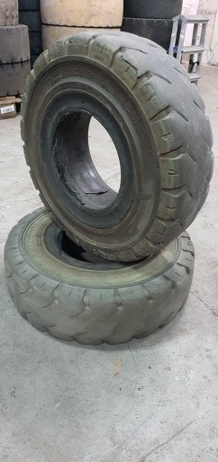 Цельнолитая шина 6.50-10 Solideal для шин тележек