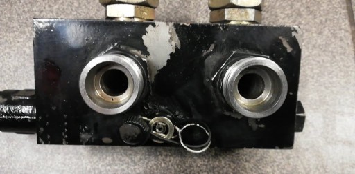 rozdzielacz hydrauliczny 2 sekcyjny fi 11mm
