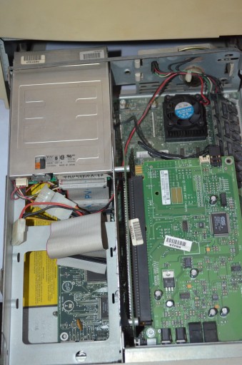 старый компьютер COMPAQ Presario 425 USA