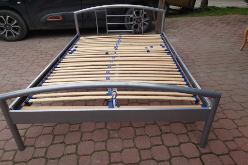 Стальная двуспальная кровать 140 х 200 дизайн.