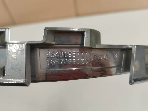 Chrom, listwa zderzaka przedniego PEUGEOT 407 2.070