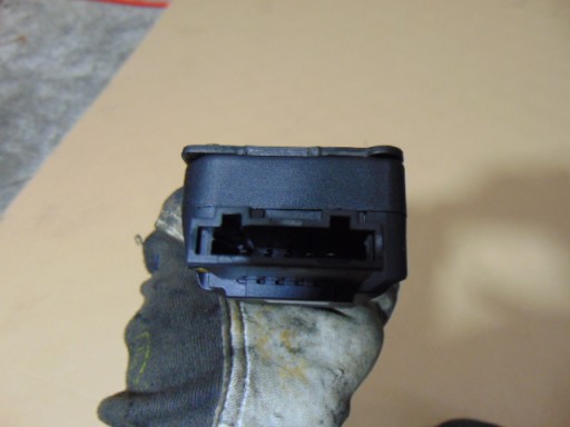 ЗАМОК ЗАКРЫТИЯ ЗАДНЕЙ КРЫШКИ AUDI SKODA 4F9827383E