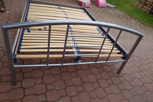 Стальная двуспальная кровать 140 х 200 дизайн.