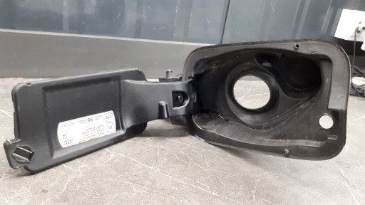 8v4809906k obudowa wlewu paliwa audi a3 v8