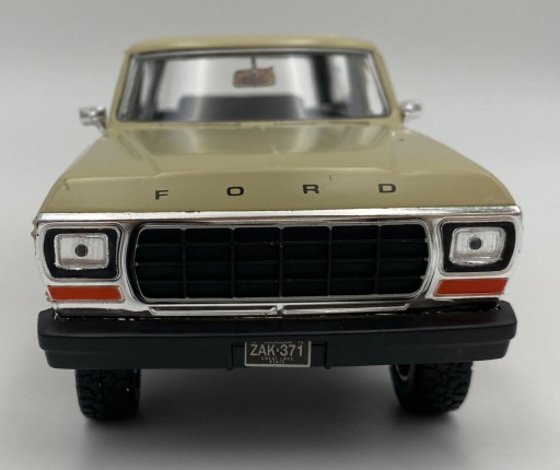 Ford Bronco (хардтоп) 1978 1:24 Motormax 79373 бежевый/коричневый