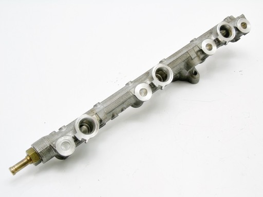РЕЙКА ВПРЫСКА 3.0 V6 VVTI GS300 IS300 CROWN