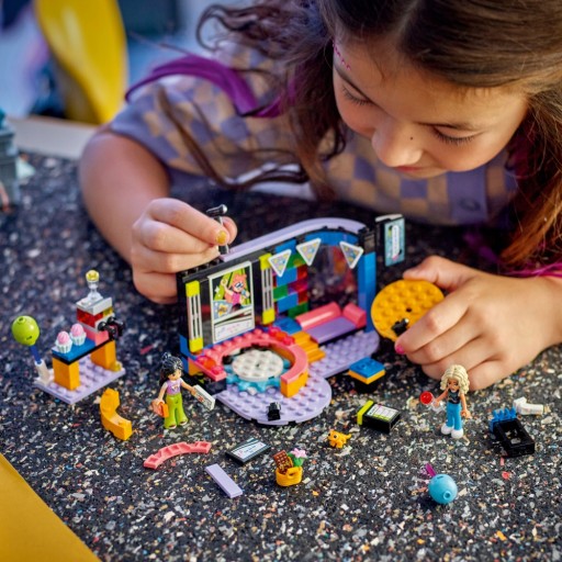 КАРАОКЕ-ВЕЧЕРИНКА LEGO FRIENDS, ВРАЩАЮЩАЯСЯ СЦЕНА ПОЮ, ШАРЫ И ХИТ ГЕККОНОВ