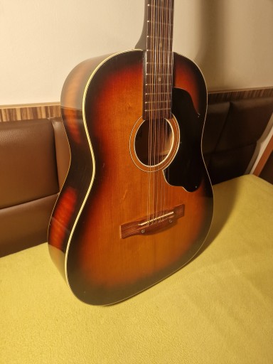Винтажная 12-струнная гитара Hofner 490, 1970-е годы.