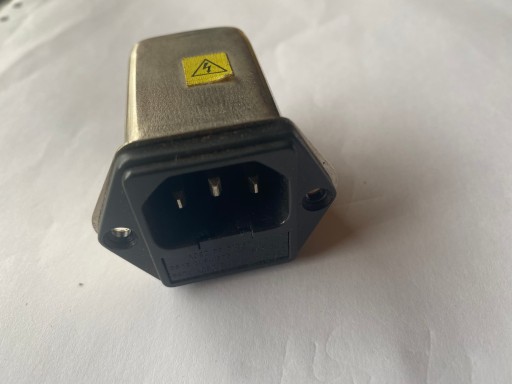 Противопомеховый фильтр EMI 250В 10А с розеткой