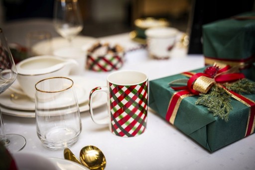 Фарфоровая рождественская кружка в клетку Altom Design Christmas Classics 380 мл
