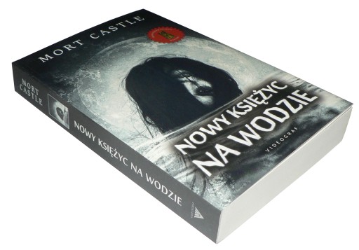 Castle Mort - Nowy księżyc na wodzie