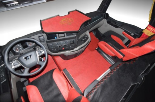 Коврики кожаные мятые MAN TGX PO 2020, 2 ряда.
