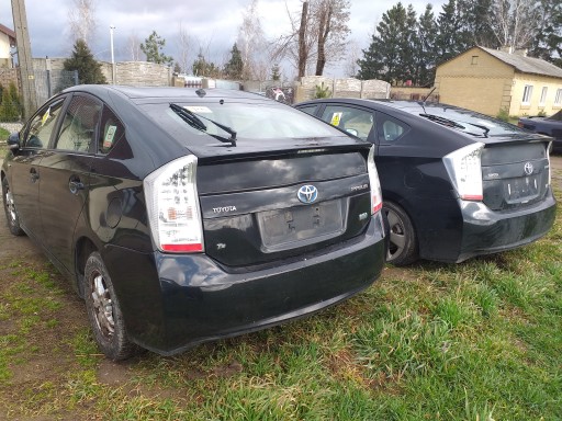 Toyota Prius III wygłuszenie plastik błotnika lewe