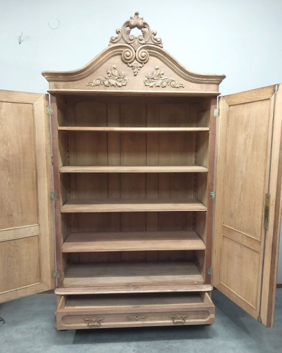 Красивый шкаф из орехового дерева Ludwikowska 3 AntiquesBrands