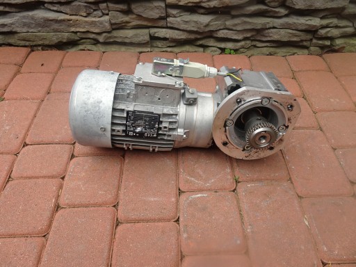 MOTOREDUKTOR KĄTOWY PRZEKŁADNIA SILNIK NORD SK 80LP 0,75KW 142 OBROTY