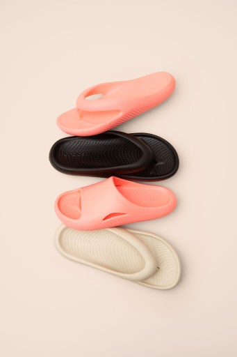 Женские шлепанцы Crocs Mellow 208437 Flip 38-39
