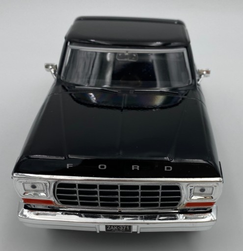 Ford Bronco (жесткий верх) 1978 1:24 Motormax 79374 черный