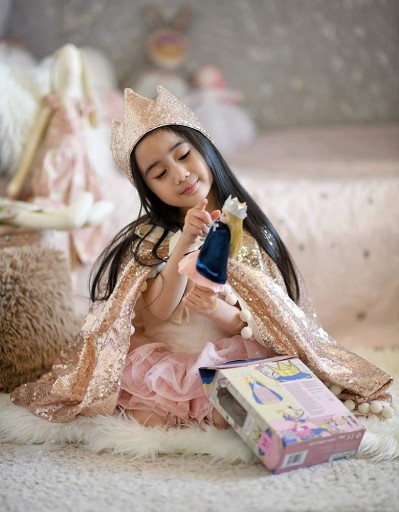 LALKA królowa Queen of the Castle 18 cm LOTTIE 3+