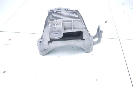 Подушка двигателя Opel Astra J 1.7 CDTI