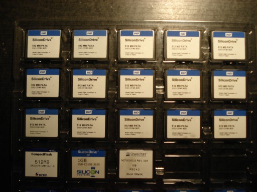 Карта памяти CompactFlash 1 ГБ или 512 МБ