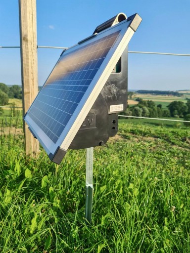 Pastuch elektryczny Elektryzator soalrny Kerbl Titan S4200 moc 4,2 Jula