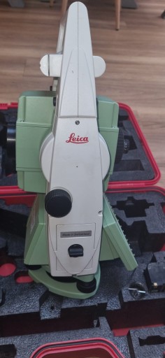 Безотражательный роботизированный тахеометр Leica TS12.