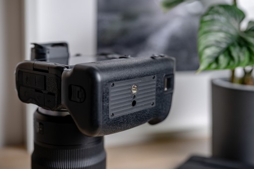 Аккумуляторная ручка Newell BG-R10 для Canon EOS R5/R6