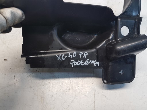 VOLVO XC40 Osłona podłużnicy prawy przód 31497881