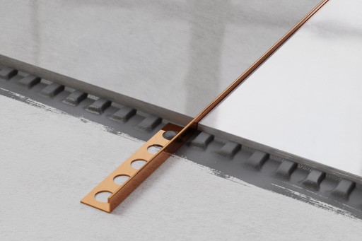MIEDZIANA LISTWA NAROŻNA J 10,5 mm x 270 cm