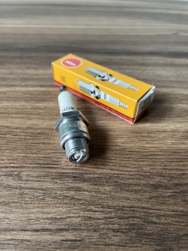 NOWA ŚWIECA NGK B8HS MZ ETZ 150 MZ ETZ 250 MZ TS 150 MZ TS 250