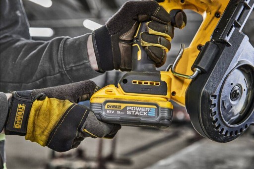 Пила с аккумуляторами для резки 83 мм 18V DeWalt DCS378N