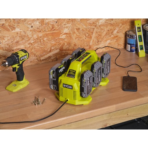 RYOBI 6-PORTOWA ŁADOWARKA 18 V 4A ONE+ RC18640 NA 6 AKUMULATORÓW USB 2A