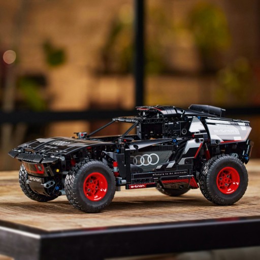 LEGO TECHNIC Audi RS Q e-tron 42160