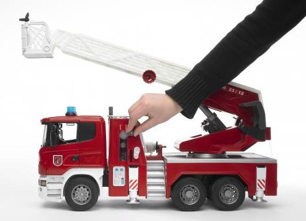 Пожарная машина Scania с выдвижной лестницей Bruder