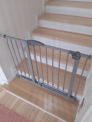BRAMKA OCHRONNA ZABEZPIECZAJĄCA SCHODY DRZWI BARIERKA METALALOWA OTWIERANA