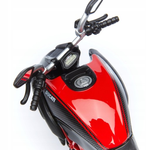 Складная модель Ducati Diavel Carbon в масштабе 1:12