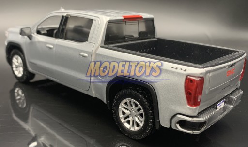 GMC Sierra 1500 SLT Crew Cab в масштабе 1:27, Motormax 79361