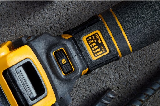 УГЛОВАЯ ШЛИФОВАЛЬНАЯ МАШИНА DEWALT DCG409VSNT 125 мм С РЕГУЛИРОВКОЙ