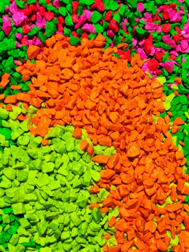 ŚWIECĄCE KAMIENIE W UV FLUORESCENCYJNE 20 sztuk KAMYCZKI OZDOBNE DO WYBORU